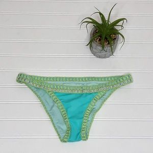 Victoria’s Secret bikini bottom XS 🍀